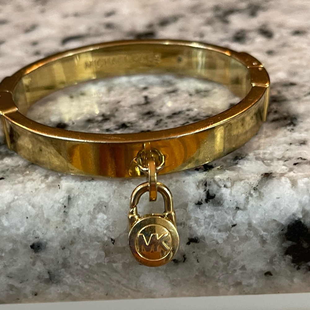 Michael Kors gold bracelet🥂
